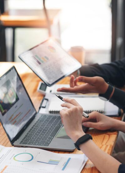 Съвременните фотоволтаични системи представляват високотехнологични решения, които преобразуват солнечната светлина в постоянен електрически ток.